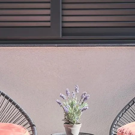 Nevera 아파트 스플리트